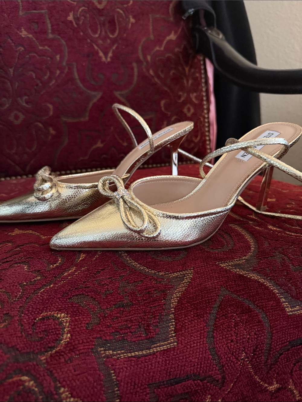 Gold Pointed-Toe Slingback Heels with Bow